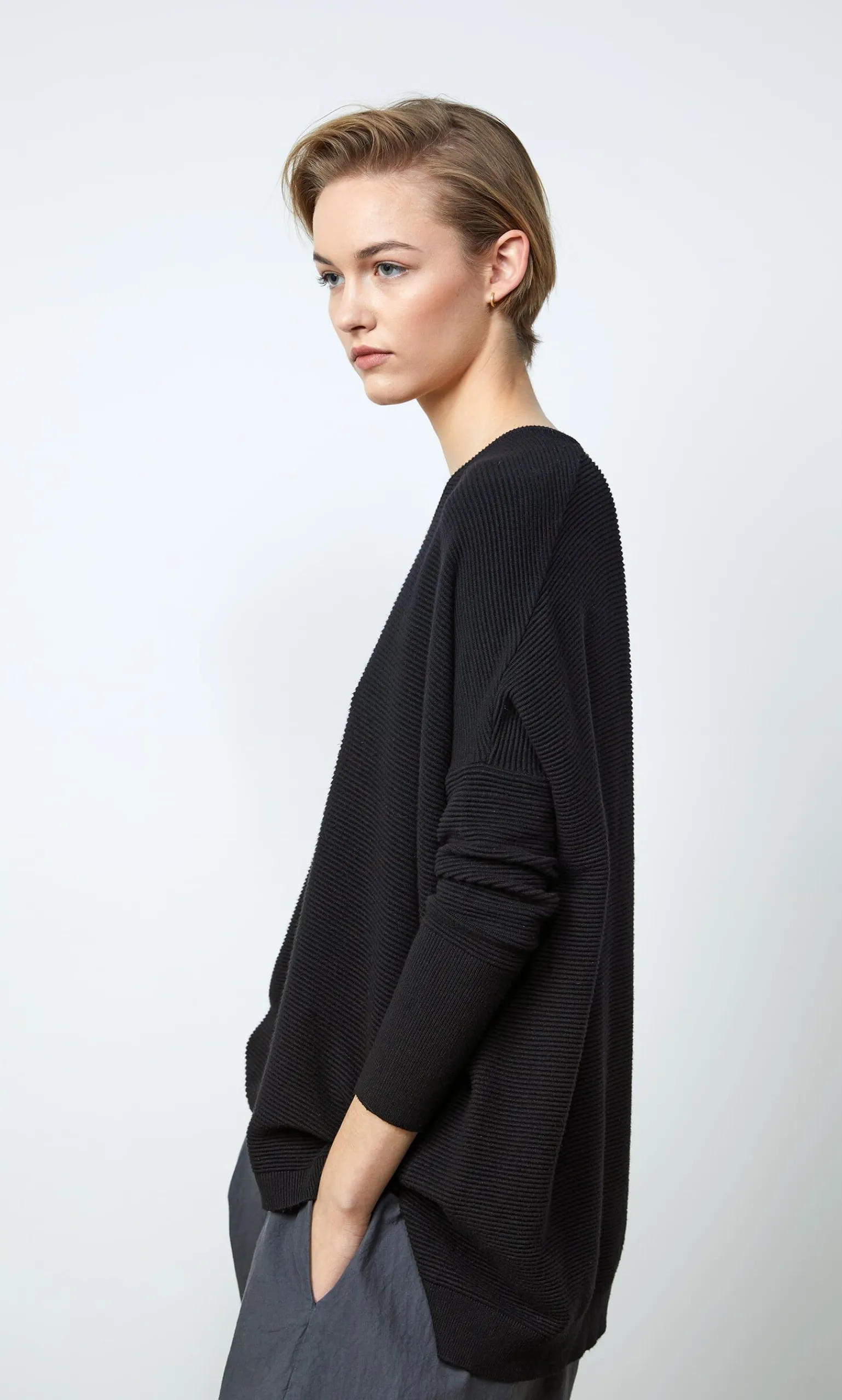 Jack V Neck Sweater - Black>Plümo Studio Best