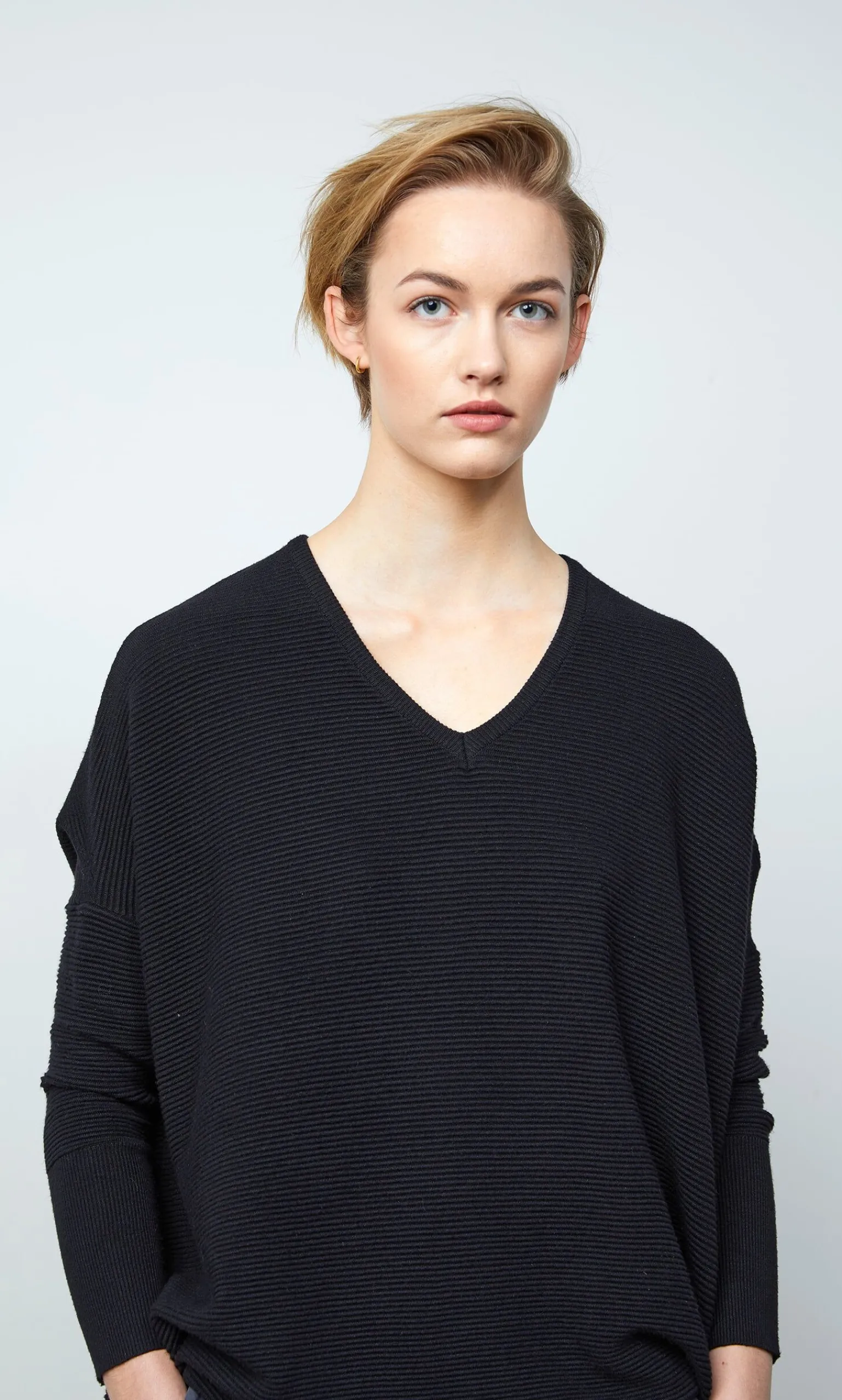 Jack V Neck Sweater - Black>Plümo Studio Best