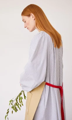 Apron><noscript><img width=