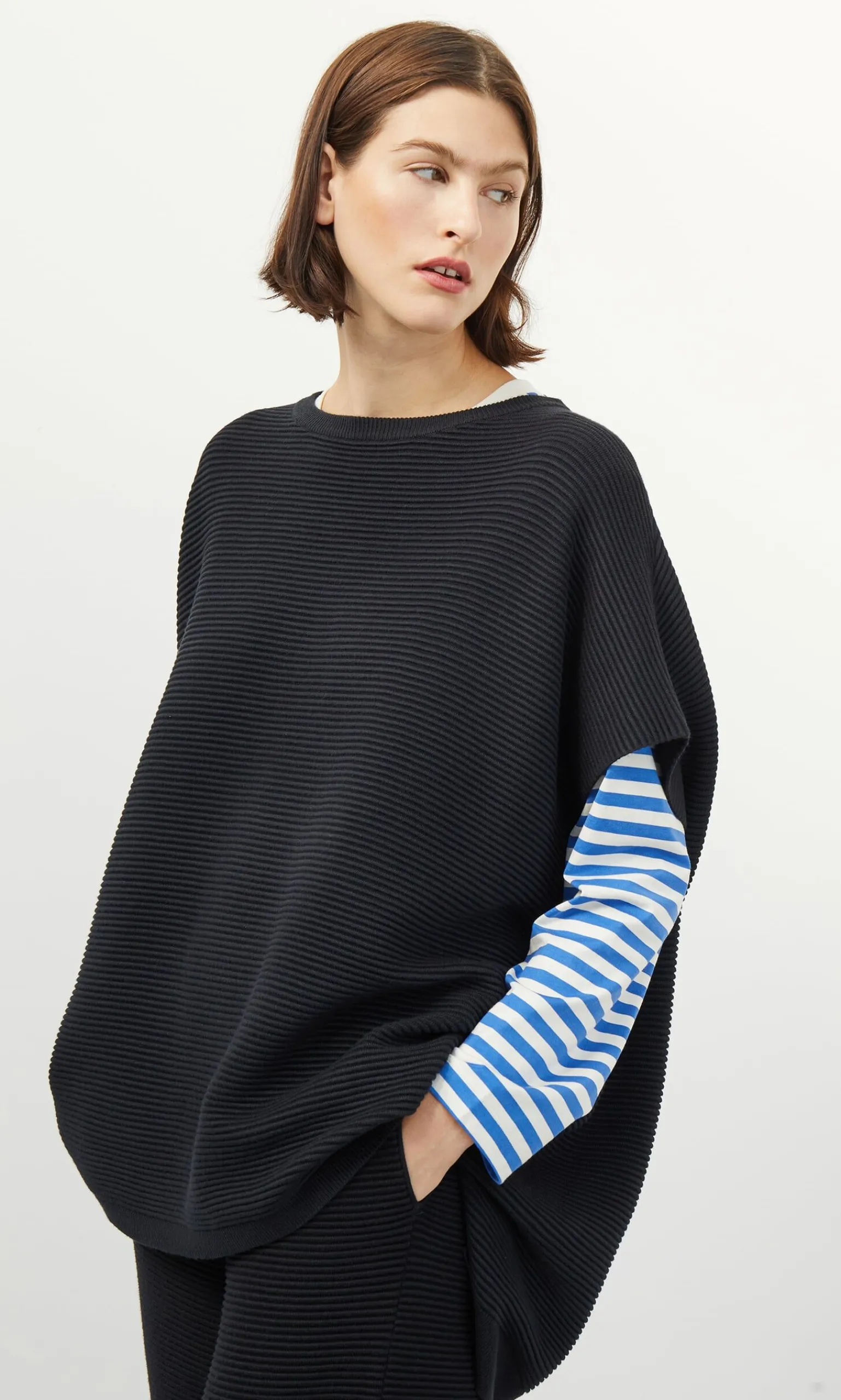 Sleeveless Jack - Black>Plümo Studio Discount